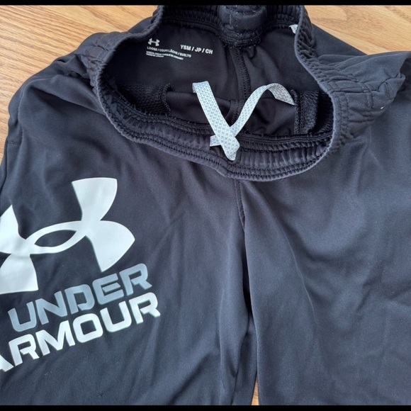 Under Armour boys shorts small - Picture 2 of 4